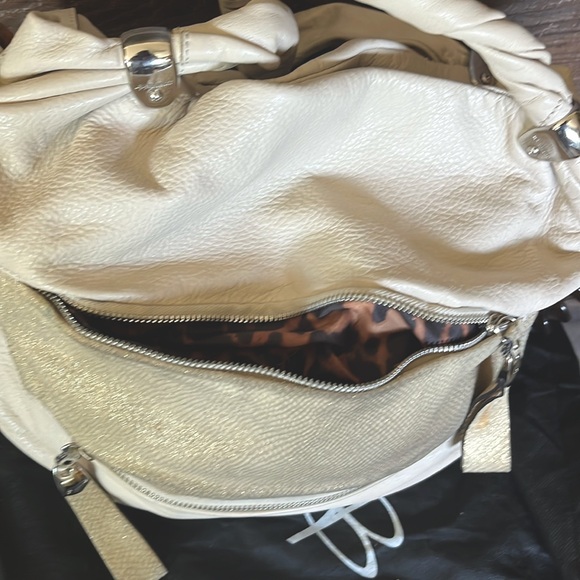 b. Makowsky tan cream & gold bag beautiful leather w/dust bag silver hardware - Picture 11 of 17